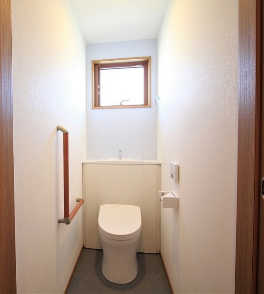 収納付きのシャワートイレ（ハイグレードタイプ）