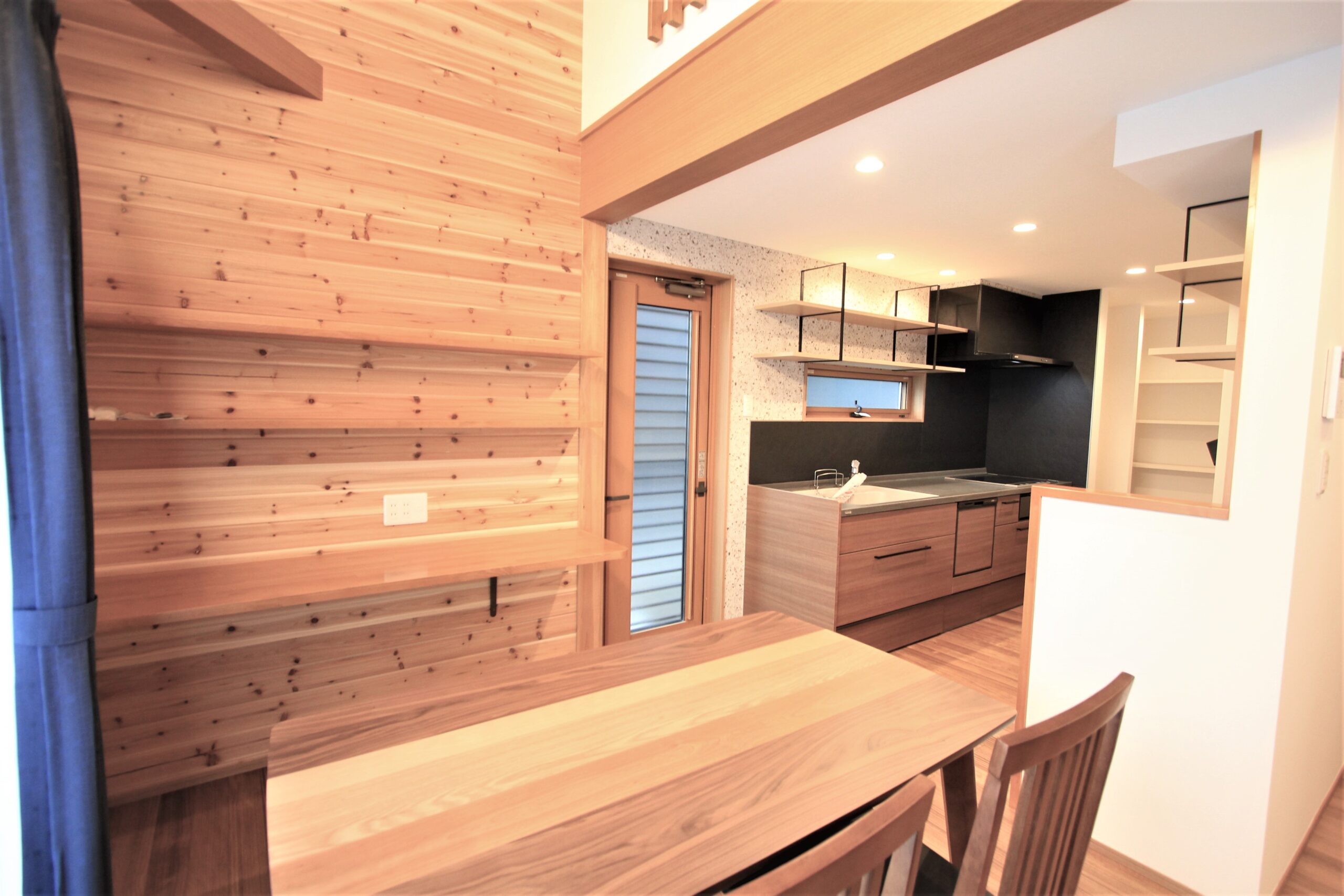 ダイニング完成写真（ハイグレードタイプ）